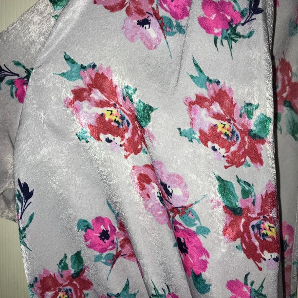 Floral Wrap Around Blouse - Picture 5 of 6